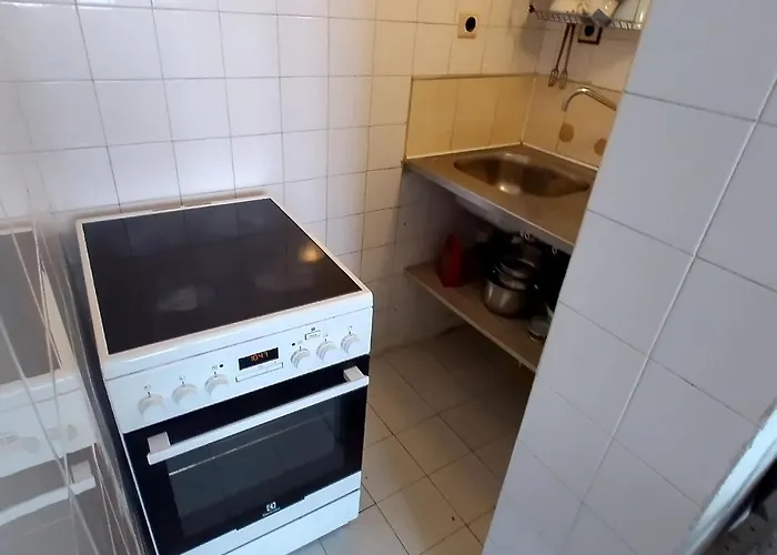 Two-room In The Center * 内塞伯尔
